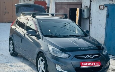 Hyundai Solaris II рестайлинг, 2011 год, 900 000 рублей, 1 фотография