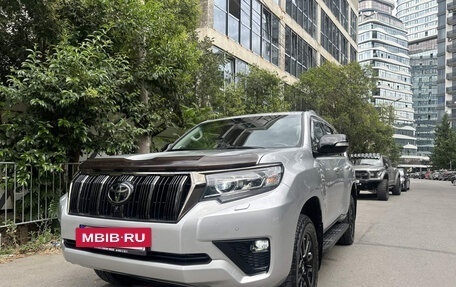 Toyota Land Cruiser Prado 150 рестайлинг 2, 2021 год, 6 400 000 рублей, 2 фотография