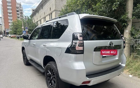 Toyota Land Cruiser Prado 150 рестайлинг 2, 2021 год, 6 400 000 рублей, 3 фотография