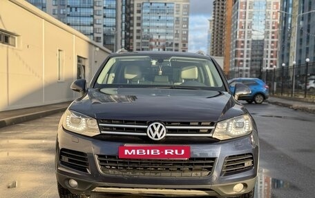 Volkswagen Touareg III, 2011 год, 1 890 000 рублей, 2 фотография