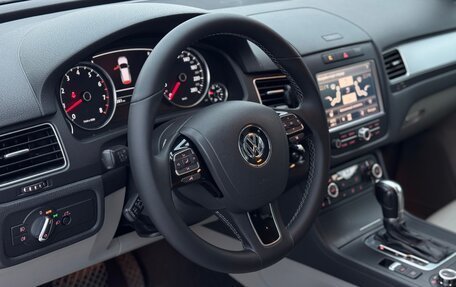 Volkswagen Touareg III, 2011 год, 1 890 000 рублей, 12 фотография