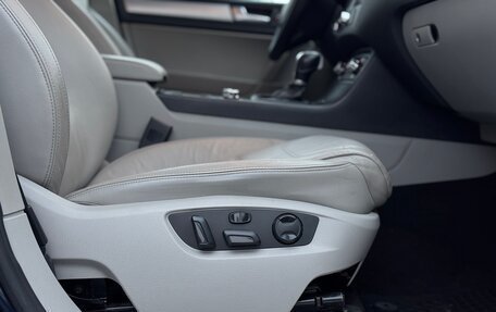 Volkswagen Touareg III, 2011 год, 1 890 000 рублей, 16 фотография