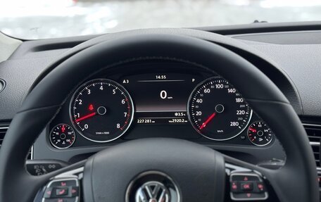 Volkswagen Touareg III, 2011 год, 1 890 000 рублей, 26 фотография