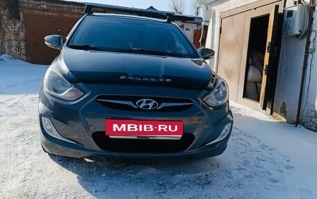 Hyundai Solaris II рестайлинг, 2011 год, 900 000 рублей, 3 фотография