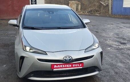 Toyota Prius IV XW50, 2019 год, 1 900 000 рублей, 5 фотография