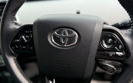 Toyota Prius IV XW50, 2019 год, 2 400 000 рублей, 11 фотография