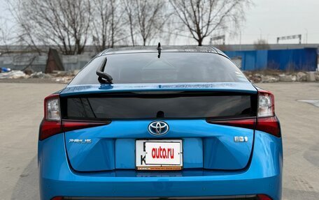 Toyota Prius IV XW50, 2019 год, 2 400 000 рублей, 5 фотография
