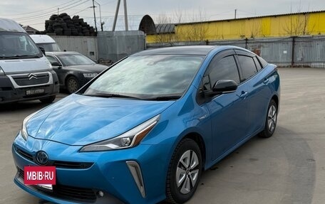 Toyota Prius IV XW50, 2019 год, 2 400 000 рублей, 3 фотография