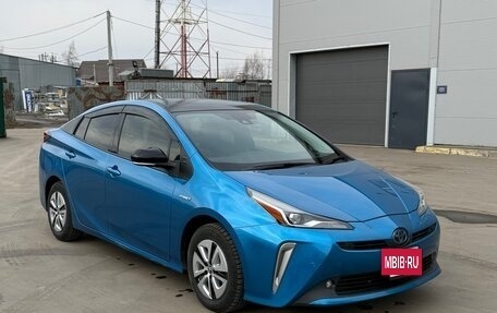 Toyota Prius IV XW50, 2019 год, 2 400 000 рублей, 2 фотография