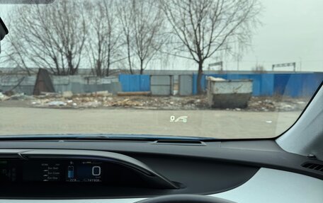 Toyota Prius IV XW50, 2019 год, 2 400 000 рублей, 13 фотография