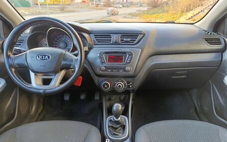 KIA Rio III рестайлинг, 2013 год, 500 000 рублей, 24 фотография