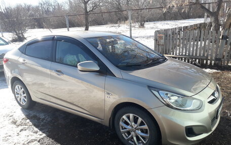 Hyundai Solaris II рестайлинг, 2013 год, 860 000 рублей, 4 фотография