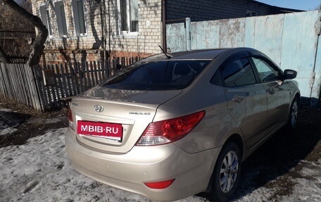 Hyundai Solaris II рестайлинг, 2013 год, 860 000 рублей, 2 фотография