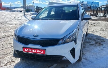 KIA Rio IV, 2021 год, 1 820 000 рублей, 1 фотография