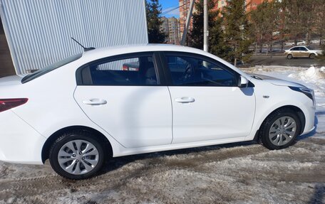 KIA Rio IV, 2021 год, 1 820 000 рублей, 2 фотография