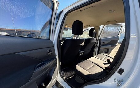 Mitsubishi Outlander III рестайлинг 3, 2012 год, 1 300 000 рублей, 5 фотография