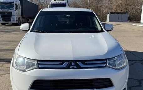 Mitsubishi Outlander III рестайлинг 3, 2012 год, 1 300 000 рублей, 7 фотография