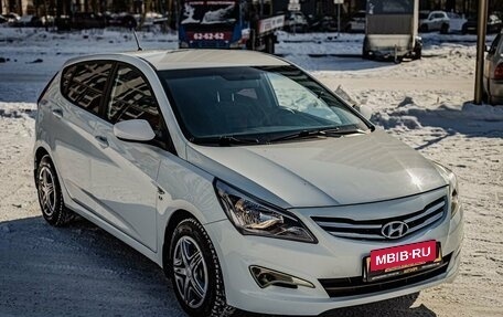 Hyundai Solaris II рестайлинг, 2015 год, 820 000 рублей, 2 фотография