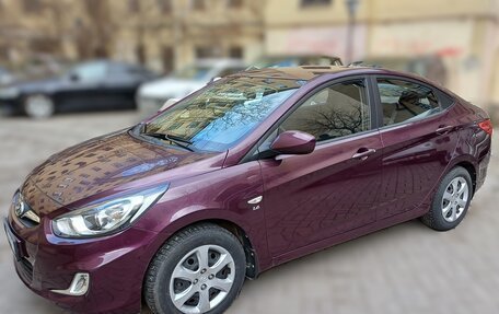 Hyundai Solaris II рестайлинг, 2011 год, 900 000 рублей, 2 фотография