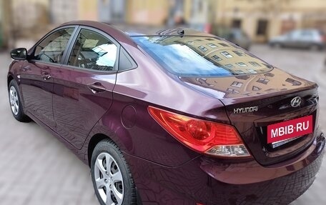 Hyundai Solaris II рестайлинг, 2011 год, 900 000 рублей, 4 фотография