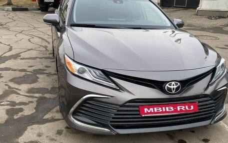 Toyota Camry, 2021 год, 3 500 000 рублей, 2 фотография