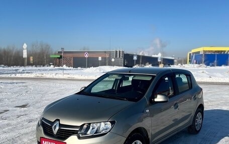 Renault Sandero II рестайлинг, 2015 год, 700 000 рублей, 1 фотография