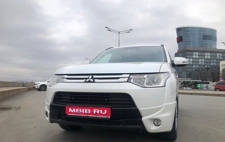 Mitsubishi Outlander III рестайлинг 3, 2013 год, 1 350 000 рублей, 1 фотография