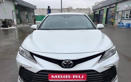 Toyota Camry, 2021 год, 3 600 000 рублей, 2 фотография