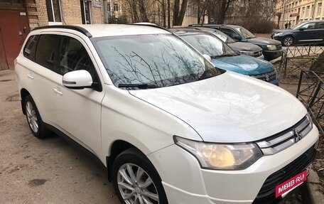 Mitsubishi Outlander III рестайлинг 3, 2013 год, 1 350 000 рублей, 2 фотография