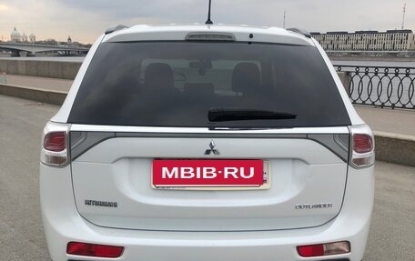 Mitsubishi Outlander III рестайлинг 3, 2013 год, 1 350 000 рублей, 15 фотография