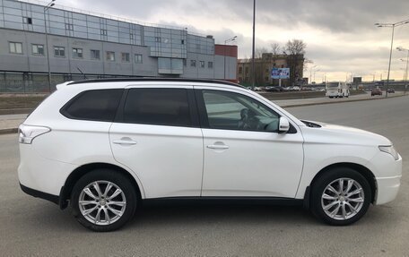 Mitsubishi Outlander III рестайлинг 3, 2013 год, 1 350 000 рублей, 16 фотография