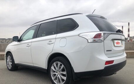 Mitsubishi Outlander III рестайлинг 3, 2013 год, 1 350 000 рублей, 21 фотография