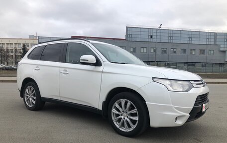 Mitsubishi Outlander III рестайлинг 3, 2013 год, 1 350 000 рублей, 17 фотография