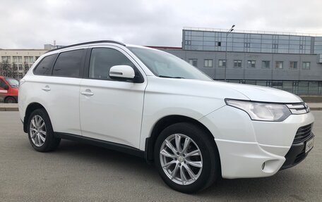 Mitsubishi Outlander III рестайлинг 3, 2013 год, 1 350 000 рублей, 20 фотография