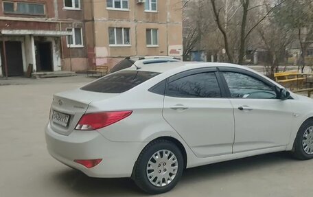 Hyundai Solaris II рестайлинг, 2014 год, 900 000 рублей, 4 фотография