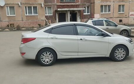 Hyundai Solaris II рестайлинг, 2014 год, 900 000 рублей, 5 фотография