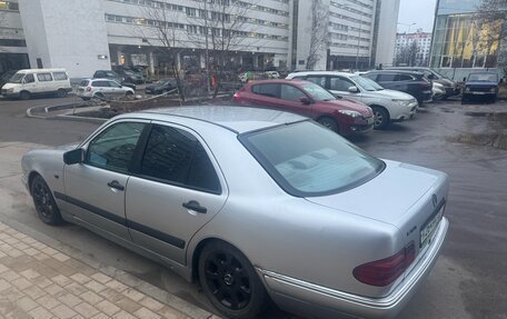 Mercedes-Benz E-Класс, 1999 год, 460 000 рублей, 38 фотография