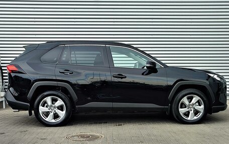 Toyota RAV4, 2021 год, 3 700 000 рублей, 5 фотография
