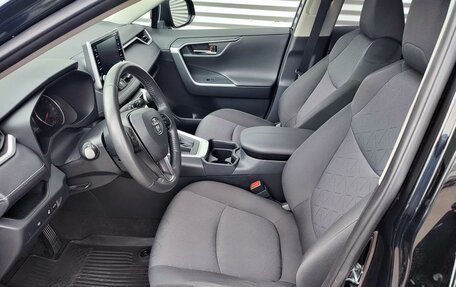 Toyota RAV4, 2021 год, 3 700 000 рублей, 13 фотография