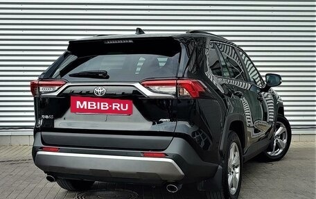 Toyota RAV4, 2021 год, 3 700 000 рублей, 8 фотография
