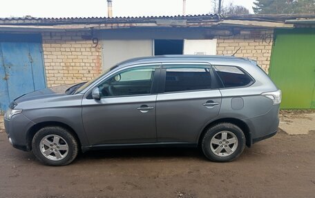 Mitsubishi Outlander III рестайлинг 3, 2012 год, 1 300 000 рублей, 5 фотография