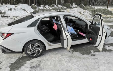 Hyundai Elantra, 2023 год, 2 500 000 рублей, 16 фотография