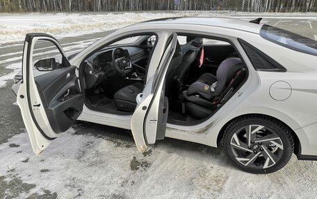 Hyundai Elantra, 2023 год, 2 500 000 рублей, 18 фотография