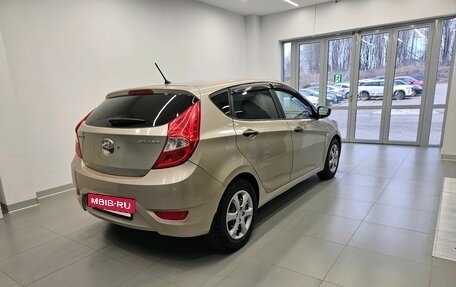 Hyundai Solaris II рестайлинг, 2011 год, 700 000 рублей, 4 фотография