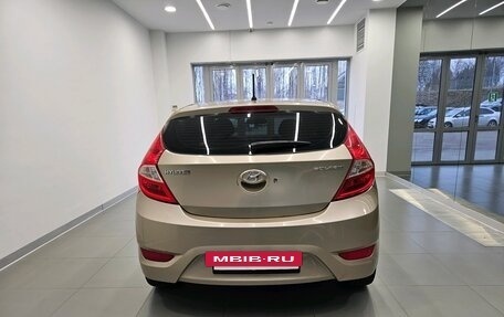 Hyundai Solaris II рестайлинг, 2011 год, 700 000 рублей, 5 фотография