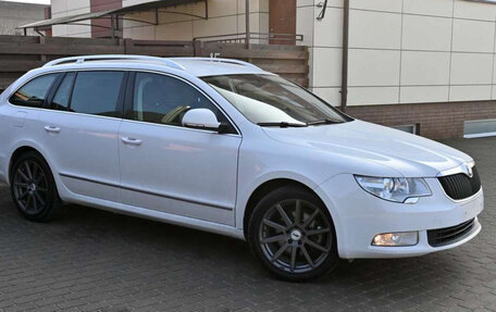 Skoda Superb III рестайлинг, 2010 год, 650 000 рублей, 3 фотография