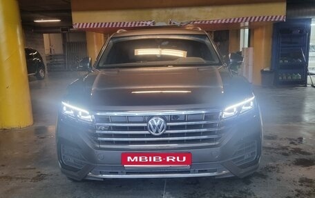 Volkswagen Touareg III, 2019 год, 5 600 000 рублей, 6 фотография