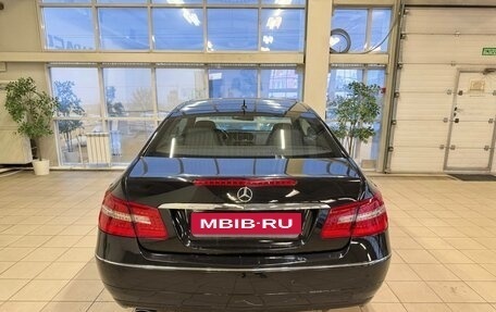 Mercedes-Benz E-Класс, 2011 год, 1 350 000 рублей, 4 фотография