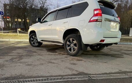 Toyota Land Cruiser Prado 150 рестайлинг 2, 2014 год, 3 750 000 рублей, 2 фотография