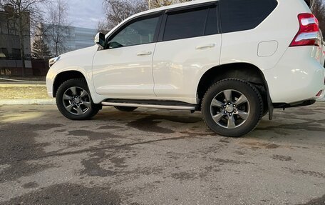 Toyota Land Cruiser Prado 150 рестайлинг 2, 2014 год, 3 750 000 рублей, 3 фотография